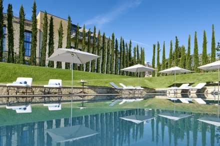 Le Bar<br />
et la Piscine